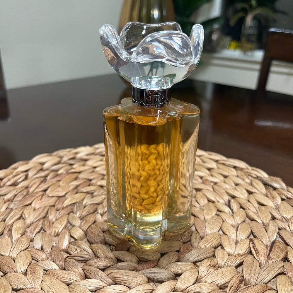 Oscar De La Renta Perfume